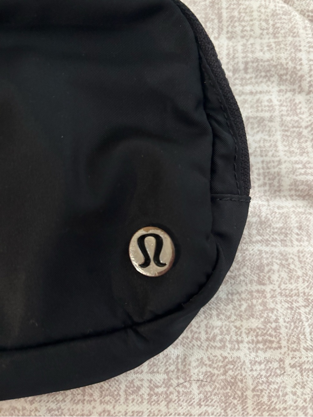lululemon athletica Black Women’s Slim Belt Bag - Picture 3 of 3